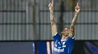 Gelandang Persib Bandung Tyronne del Pino merayakan gol ke gawang Madura United di BRI Liga 1 2024/2025. (Dok Persib)