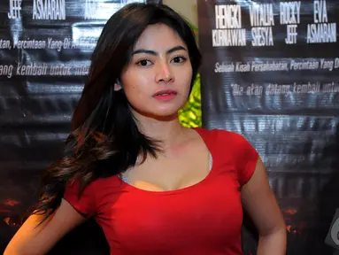 Vitalia Sesha tampil cantik saat ditemui di Blok M Square, Jakarta Selatan, Kamis (23/10/2014) (Liputan6.com/Faisal R Syam) 
