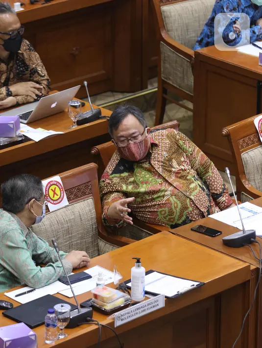 Menteri Riset dan Teknologi Bambang Brodjonegoro menghadiri rapat dengan Komisi IX DPR RI di Senayan, Jakarta, Rabu (10/3/2021). Dalam rapat tersebut, Ketua Tim Pengembangan Vaksin Nusantara Terawan Agus Putranto buka-bukaan soal pengembangan Vaksin Nusantara. (Liputan6.com/Angga Yuniar)