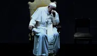 Ia merupakan Paus pertama yang berasal dari Ordo Serikat Yesus (Jesuit), sekaligus menjadi Paus pertama yang datang dari kawasan Amerika Latin dan belahan bumi selatan. Tampak dalam foto, Paus Fransiskus berpartisipasi dalam konferensi umum Negara Italia tentang Kelahiran, di Roma pada 10 Mei 2024. (Andreas SOLARO/AFP)