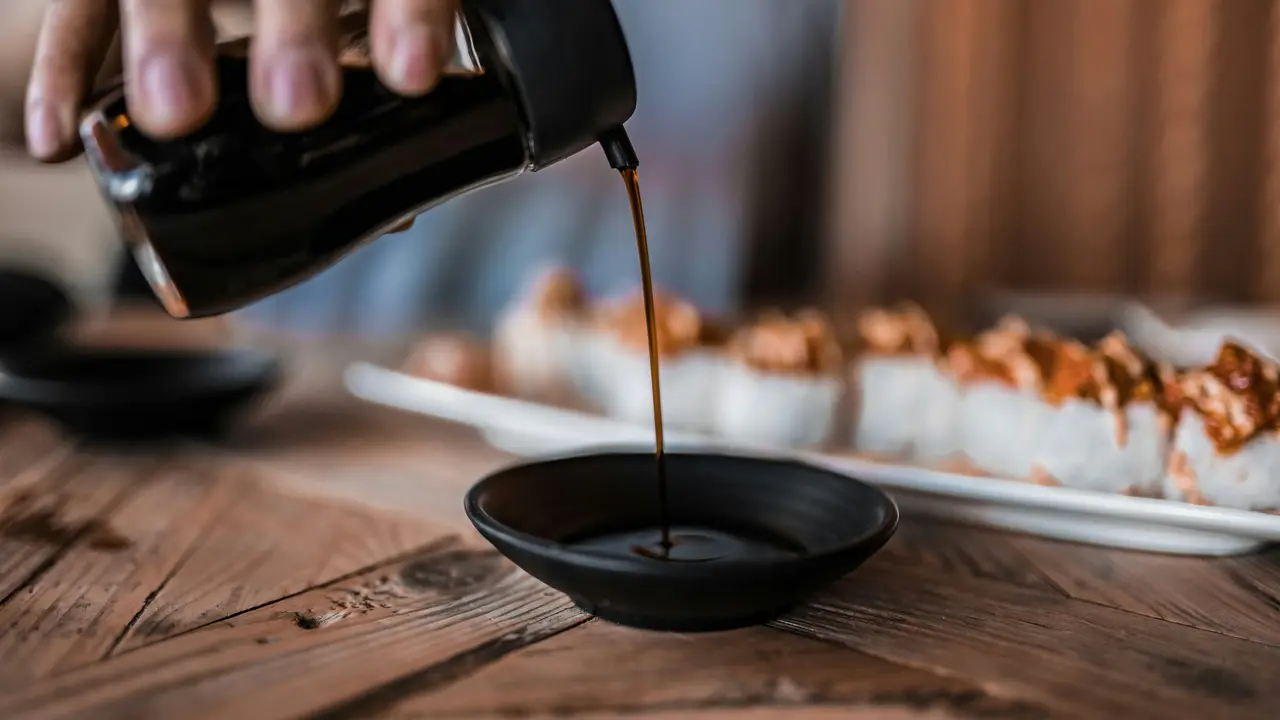 Ilustrasi Kecap Terbaik di Dunia/Photo by GoodEats YQR on Unsplash