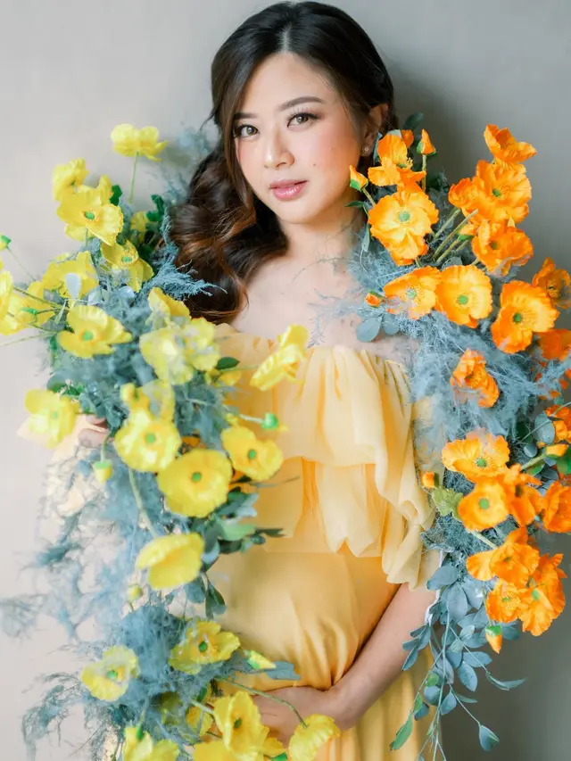Sudah 8 Bulan, Ini 7 Maternity Shoot Franda yang Bertabur Bunga