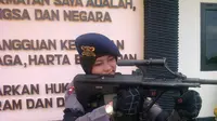 sniper cantik,  Bripda Adri ‎Chroin Ade Oktami, di Yogyakarta. (Liputan6.com/Fathi Mahmud)