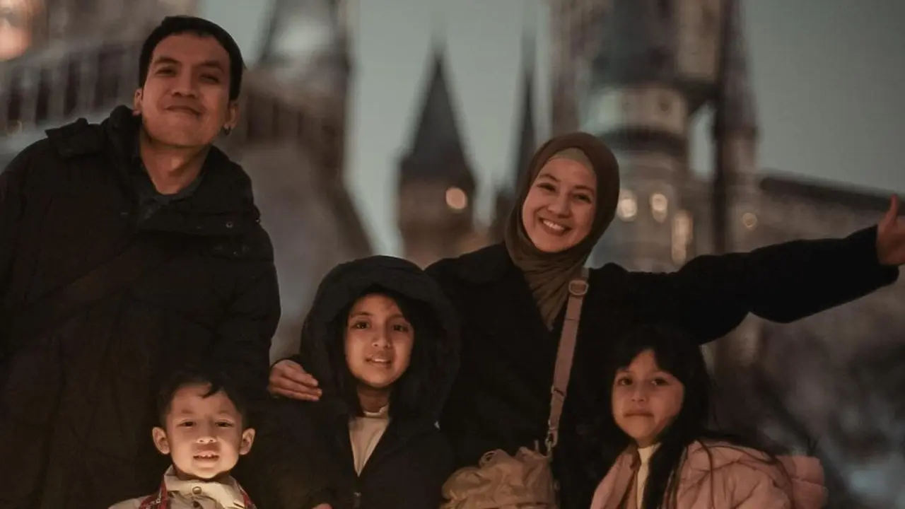 Liburan Natasha Rizky dan Desta bersama anak-anak di Jepang. [Foto: Instagram/natasharizkynew]