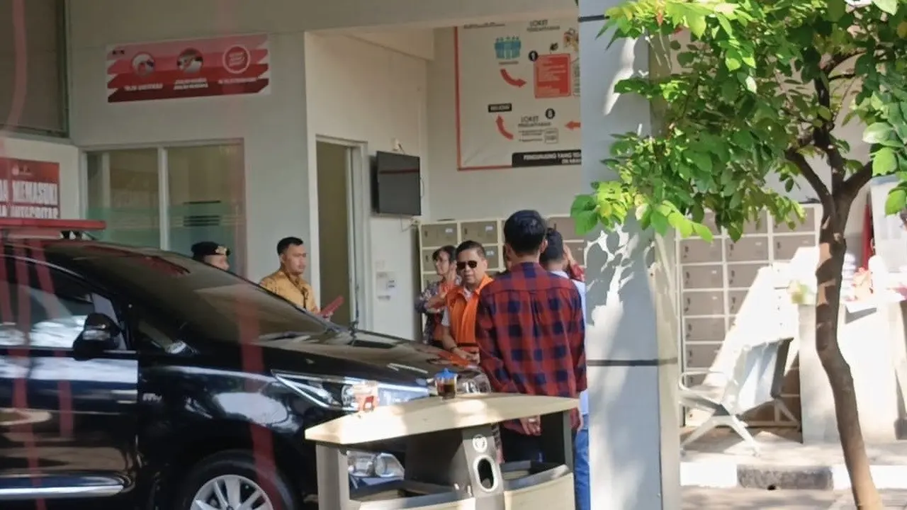 Sekretaris Jenderal (Sekjen) PDI Perjuangan (PDIP) Hasto Kristiyanto, keluar dari Rumah Tahanan atau Rutan Komisi Pemberantasan Korupsi (KPK), Jakarta usai diumumkan mendapat amnesti dari Presiden Prabowo Subianto (Istimewa)