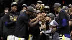 Para pebasket Golden State Warriors merayakan kemenangan atas Cleveland Cavaliers pada final NBA di Quicken Loans Arena, Ohio, Jumat (8/6/2018). Warriors juara setelah menang 4-0 atas Cavaliers. (AFP/Tony Dejak)