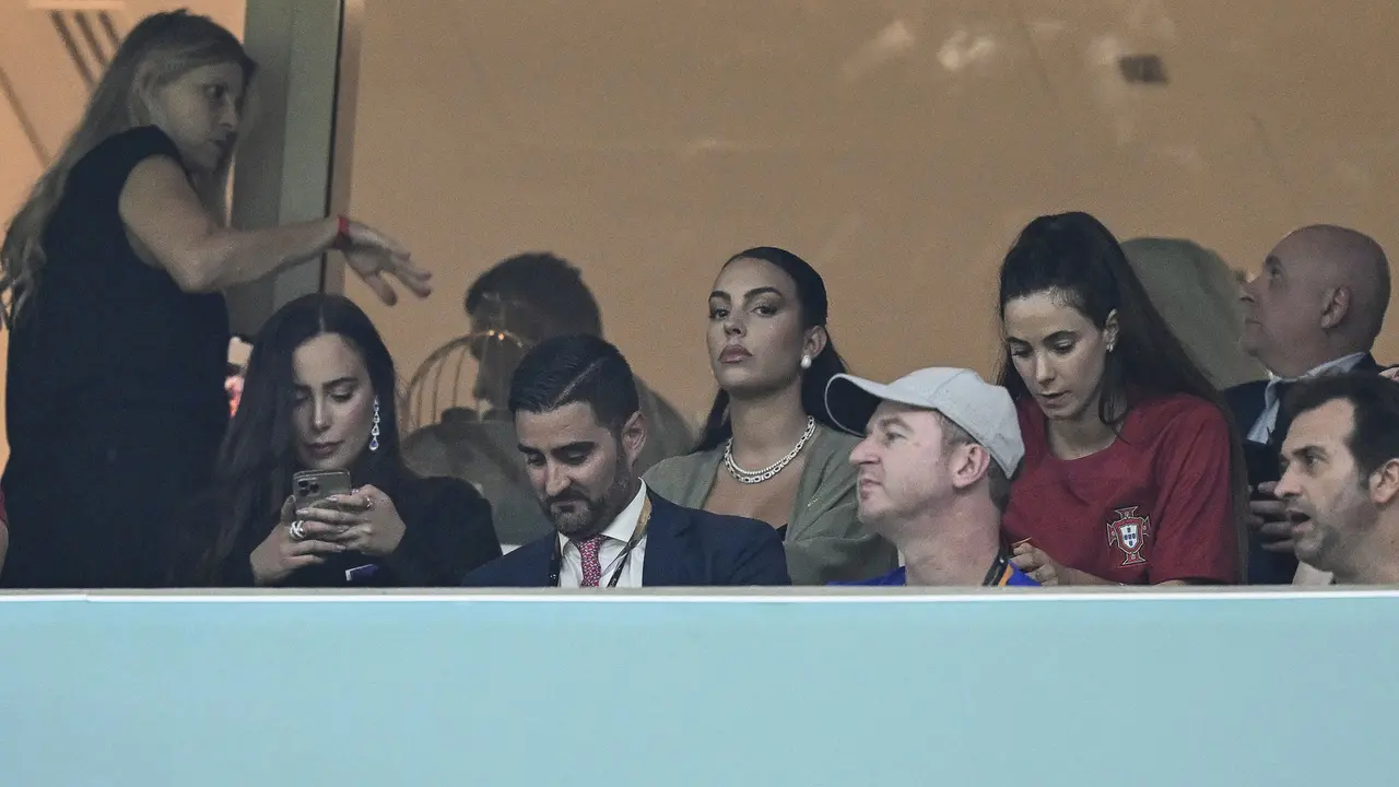 Foto: Giliran Georgina yang Sambangi Kekasihnya, Tonton Ronaldo Jadi Cadangan saat Portugal Bantai Swiss di Laga 16 Besar Piala Dunia 2022