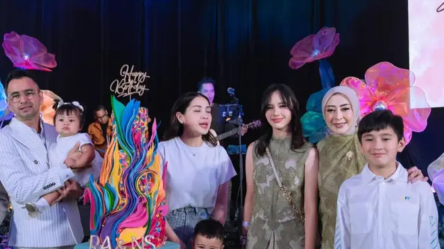Suasana penuh haru di ulang tahun Raffi dan Nagita. (credit:instagram.com/raffinagita1717)