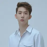 Belakangan ini banyak selebriti Korea Selatan yang memutuskan untuk menjalani wajib militer. Dan kali ini giliran para personel 2AM, Jon Kwon dan Loco. (Foto: Soompi.com)