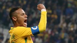  Ekspresi kapten timnas Brasil, Neymar, saat merayakan kemenangan atas Kolombia dalam perempat final sepakbola Olimpiade Rio 2016 di Corinthians Arena, Sao Paulo, Brasil, (13/8/2016). (Reuters/Paulo Whitaker)