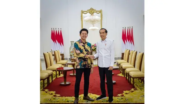 7 Potret Bayu Skak dalam Busana Tradisional Hingga Batik, Bangga Jadi Anak Indonesia