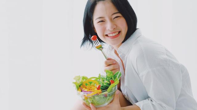 Apa Saja Sumber Vitamin B12 untuk Vegetarian? (StudioByTheSea / shutterstock)