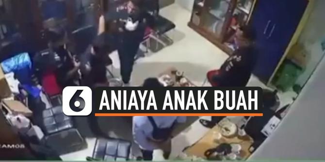 VIDEO: Rekaman Kepala Kantor Bea Cukai Jayapura Pukul Pegawai Baru