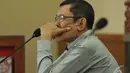Ketua Bawaslu Maluku Barnabas Dumas Manery tertangkap basah bermain judi di kantornya, Jakarta (2/9/2014) (Liputan6.com/Panji Diksana)