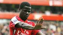 Arsenal's Ivorian defender Emmanuel Eboue celebrates scoring the third goal during their Premier League match against Blackburn at the Emirates Stadium, London, on March 14, 2009. AFP PHOTO / Glyn Kirk