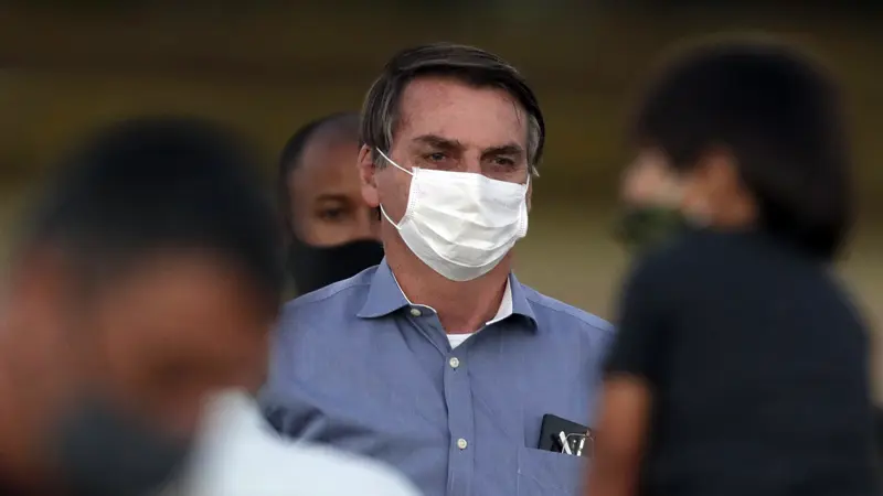 FOTO: Positif COVID-19, Presiden Brasil Tetap Temui Pendukung