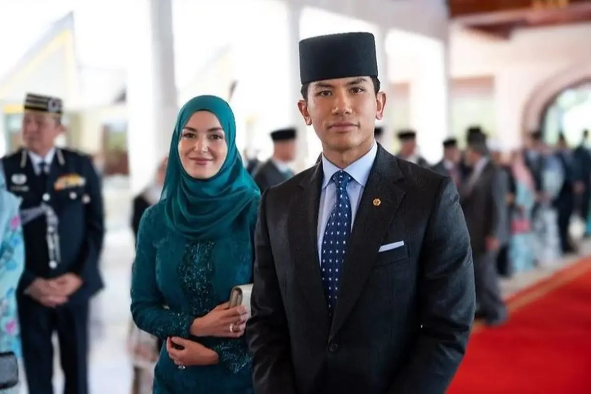 6 Gaya Anisha Rosnah yang Semakin Santun dalam Balutan Baju Kurung dan Hijab setelah Menikah dengan Pangeran Mateen