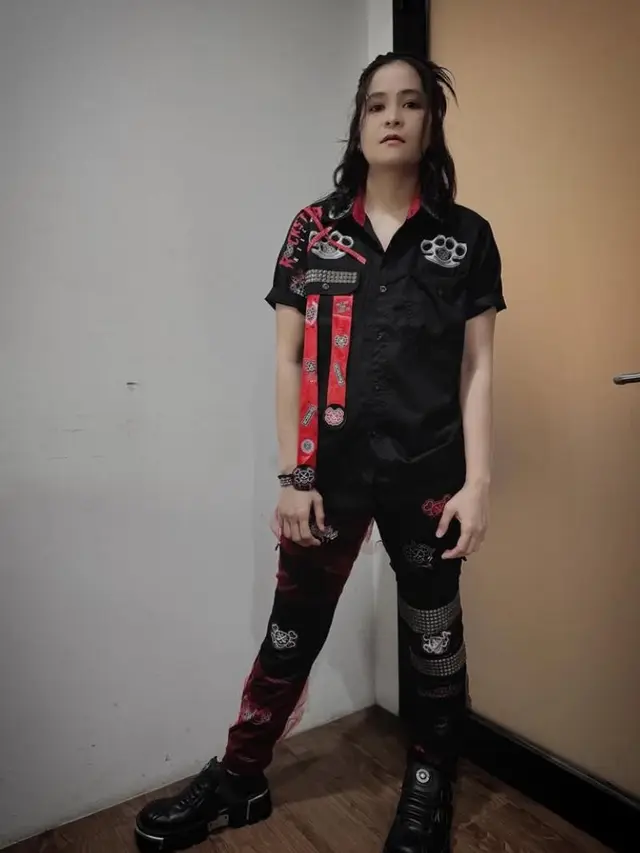 Potret Mita The Virgin yang makin awet muda. (credit:instagram.com/mitathevirgin)
