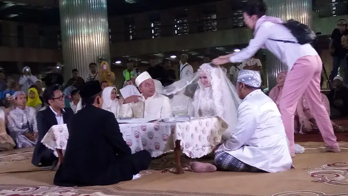 [Bintang] Vicky Prasetyo dan Angel Lelga