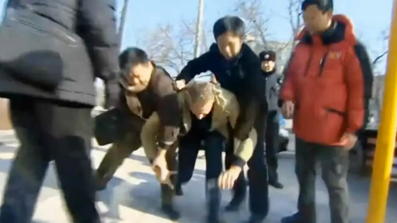 polisi-cina-140123b.jpg