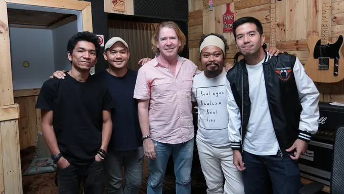 [Bintang] Payung Teduh