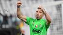 Ekspresi kiper Juventus, Gianluigi Buffon, saat melakukan selebrasi kemenangan usai timnya mengalahkan AS Monaco dalam laga semifinal Liga Champions. Keberhasilan Bianconeri tidak lepas dari performa gemilang Buffon. (AFP/Alberto Pizzoli)