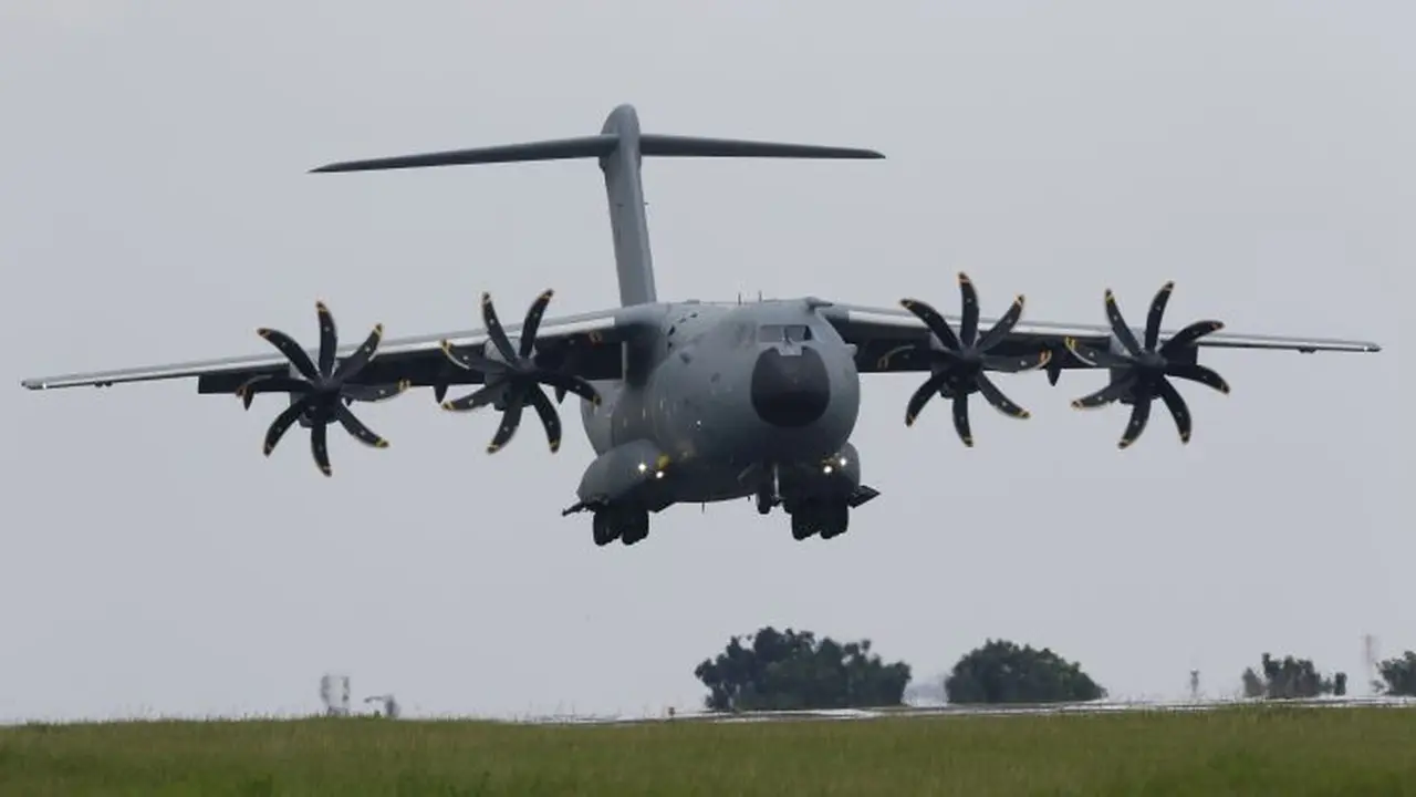 Airbus menawarkan pesawat angkut militer jumbo A400M‎ kepada TNI.