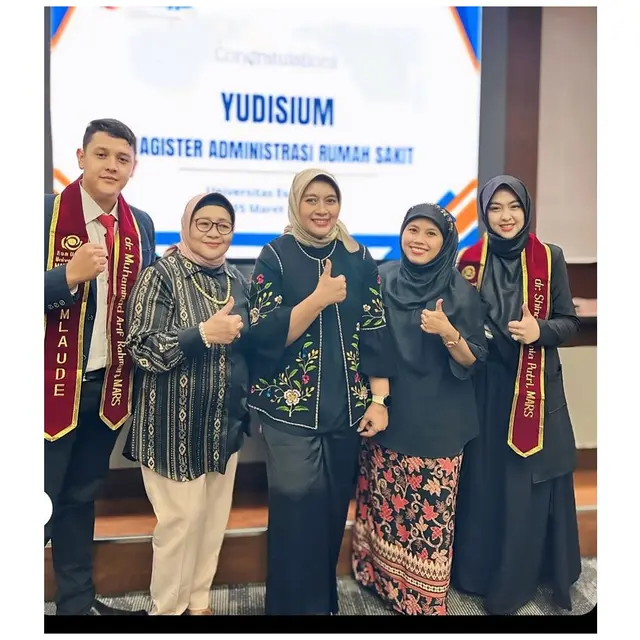 6 Potret Shindy Putri Kakak Ria Ricis Yudisium S2 Prodi MARS, Lulus Bareng Suami