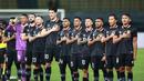 <p>Para pemain starter Timnas Indonesia berbaris menyanyikan lagu kebangsaan Indonesia Raya sebelum dimulainya laga kedua persahabatan FIFA Matchday menghadapi Burundi di Stadion Patriot Candrabhaga, Bekasi, Selasa (28/3/2023) malam WIB. (Bola.com/M Iqbal Ichsan)</p>
