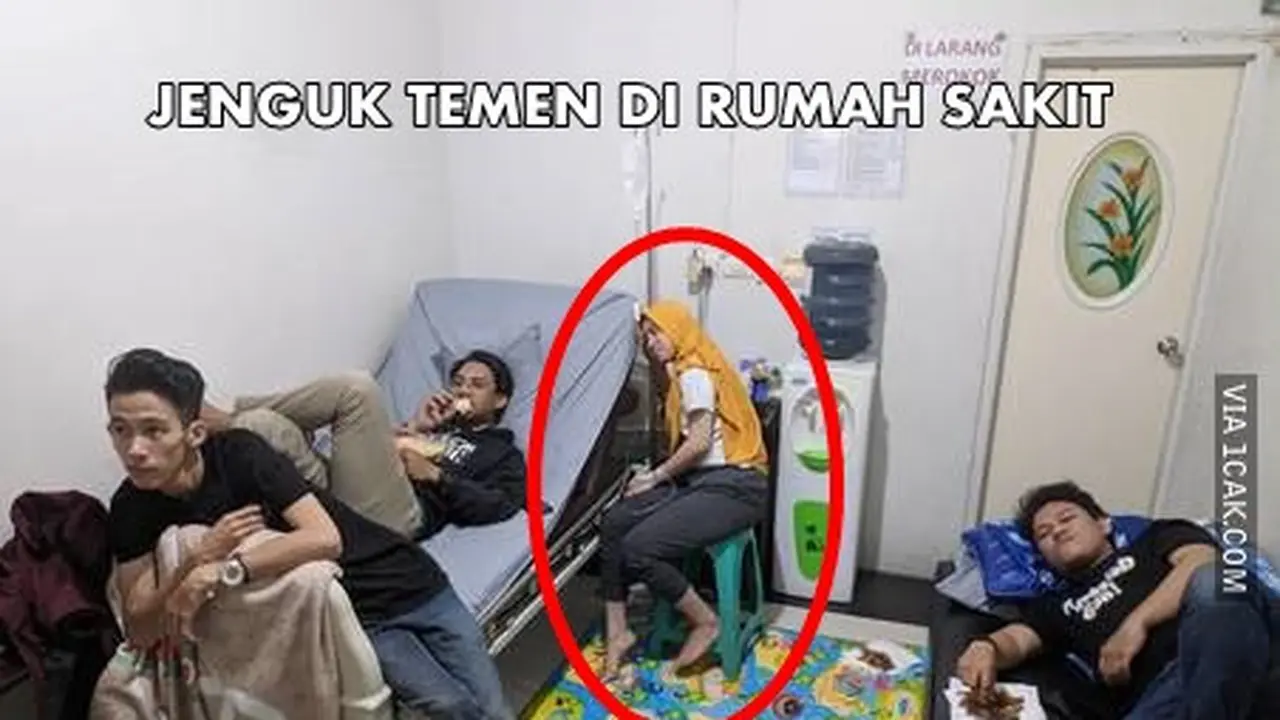 momen nyeleneh saat jenguk teman