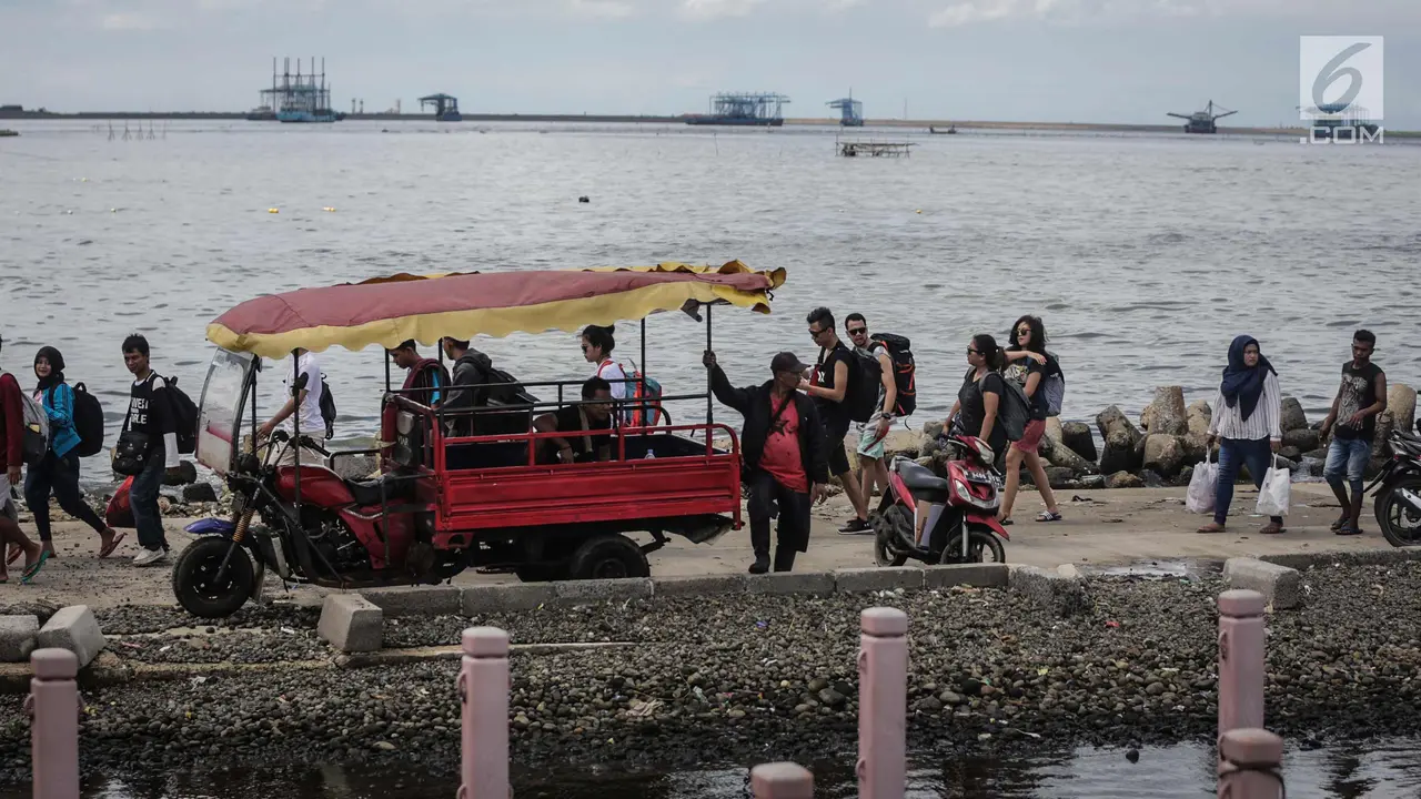 Dermaga Kali Adem Mulai Dipadati Wisatawan Usai Rayakan Tahun Baru di Pulau Seribu