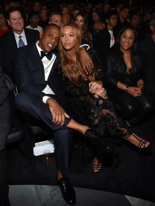 Melansir Hollywoodlife.com, wanita berusia 35 tahun ini memberikan kabar bahagianya ini lewat sebuah foto yang diunggah dalam akun Instagramnya pada Rabu (1/2/2017). Beyonce pun juga menyertakan tulisan berupa kabar bahagia. (AFP/Bintang.com)