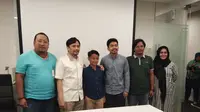 Jajaran manajemen Barito Putera bersama Tristan Alif. (Liputan6.com/Cakrayuri Nuralam)