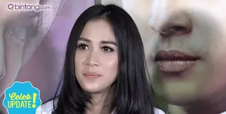 Jika bekerja di malam hari, Fanny Fabriana meninggalkan anaknya di rumah bersama orangtua dan asisten rumah tangga.