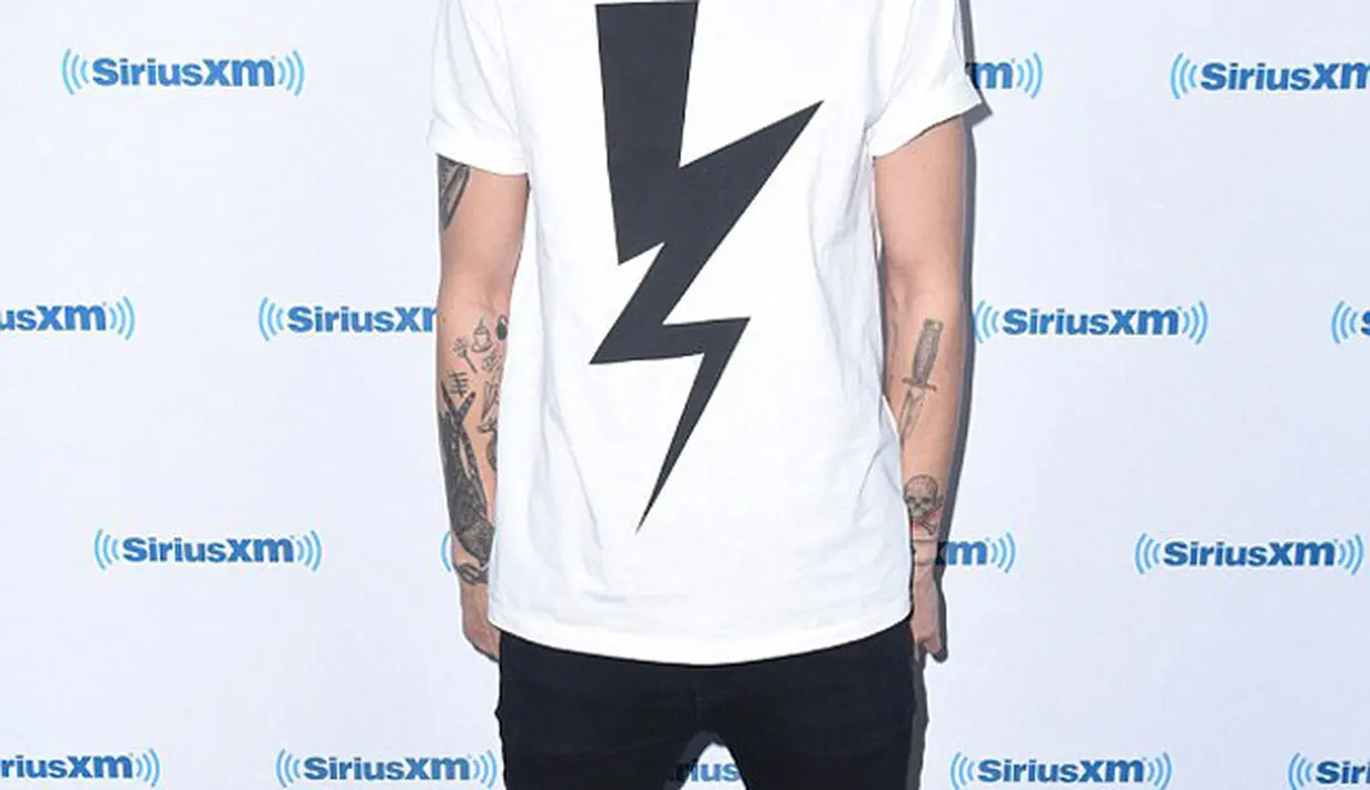 Melansir Hollywoodlife.com, seorang sumber mengatakan Louis dan Eleanor akan menjalin kasih lagi dan kali ini Louis yakin menjadi yang terakhir dan selamanya. Semua berawal dari Eleanor yang  menyemangati Louis yang berduka. (Instagram/louistomlinson)