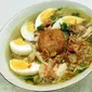 Soto banjar merupakan soto khas dari Banjarmasin, Kalimantan selatan. Soto ini juga berisi suiran ayam dan telur rebus. Yang membuat unik, soto Banjar menggunkan rempah – rempah seperti pala, cengkeh dan kayu manis. (Istimewa)