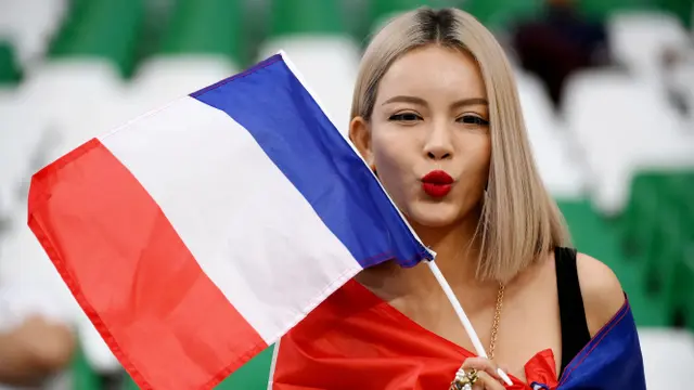 Foto: Adu Cantik Fans Prancis Vs Maroko di Piala Dunia 2022