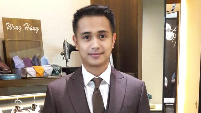 Semringah Kenakan Baju Pengantin Ajun Perwira Banjir Ucapan Selamat Showbiz Liputan6 Com