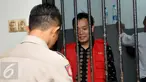 Terdakwa kasus penggelapan uang arisan, Hengki Kawilarang menjalani sidang keduanya di Pengadilan Negeri Jakarta Selatan,  Senin (29/6/2015). Sidang beragendakan eksepsi alias nota pembelaan dari pihak Hengki. (Liputan6.com/Panji Diksana)