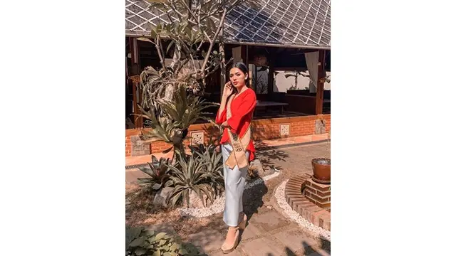 7 Pesona Sarlin Jones, Peraih Mahkota Miss Grand Indonesia 2019