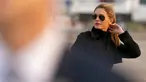 Penasihat Presiden Amerika Serikat Donald Trump, Hope Hicks tiba di Bandara Internasional Reno-Tahoe, Reno, Nevada, Amerika Serikat, 12 September 2020. Hope Hicks dinyatakan positif terinfeksi COVID-19. (AP Photo/Andrew Harnik, File)