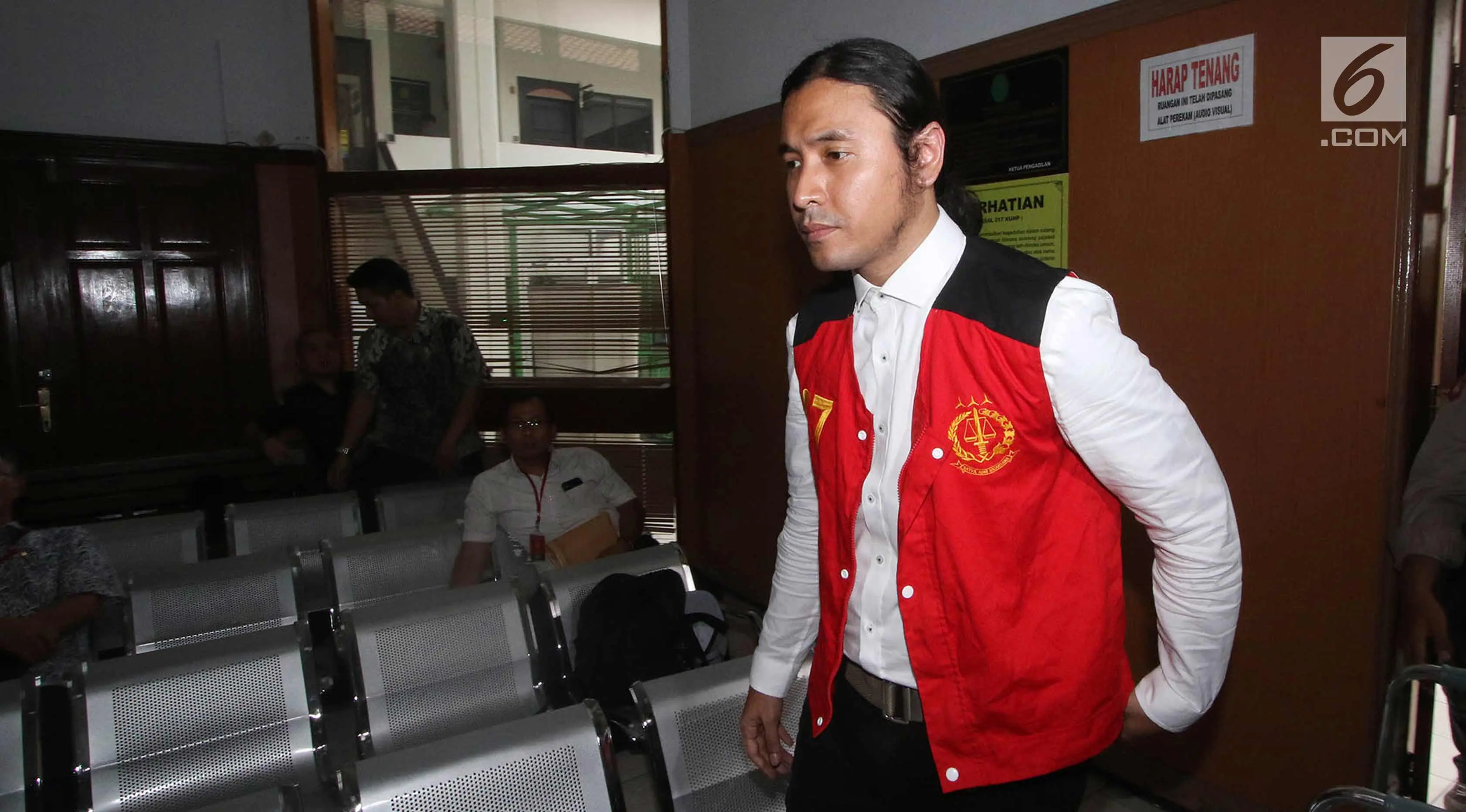 Ello saat menjalani sidang kasus narkoba di Pengadilan Negeri Jakarta Selatan. (Liputan6.com/Immanuel Antonius)