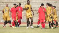 Pertandingan uji coba antara Persis Solo kontra Bhayangkara Solo FC di Stadion UNS, Sabtu (5/6/2021). (Dok Persis Solo)
