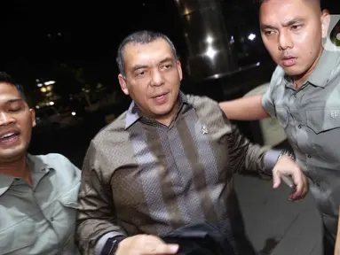 Wakil Menteri Imigrasi dan Pemasyarakatan, Silmy Karim (tengah) saat tiba di Gedung Merah Putih Komisi Pemberantasan Korupsi (KPK), Jakarta, Rabu (3/6/2026). (Liputan6.com/Helmi Fithriansyah)
