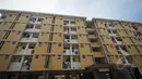 Penampakan Rusun Muara Baru terus dibangun sebagai fasilitas penunjang, Jakarta, Rabu (22/4/2015). Minimnya air bersih di rusun tersebut membuat Kementerian Pekerja Umum menyediakan alat penyulingan air . (Liputan6.com/Faizal Fanani)