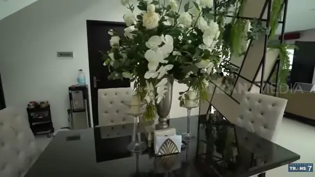 Rumah mewah Nikita Mirzani (YouTube/Trans7 Official)