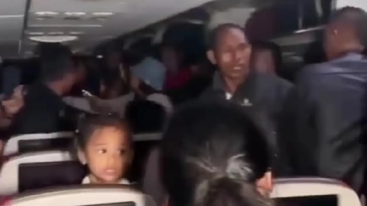 Penumpang Batik Air Buka Paksa Pintu Darurat