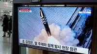 Wakil Menteri Pertahanan Parlemen Jepang Shingo Miyake menyatakan rudal tersebut mempunyai potensi untuk menempuh jarak lebih dari 15.000 km, yang berarti dapat mencapai titik mana saja di Jepang dan daratan AS. (AP Photo/Ahn Young-joon)