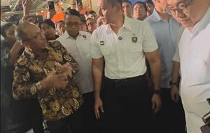 Menteri Koordinator Bidang Infrastruktur dan Pembangunan Kewilayahan, Agus Harimurti Yudhoyono melepas bantuan menggunakan KRI Semarang 594 yang berangkat dari Tanjung Priok. Dok