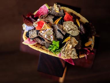 Taco termahal dunia yang merupakan kreasi dari Frida restaurant di Grand Velas Los Cabos Resor, Baja Peninsula, Meksiko, 7 Maret 2017. Satu porsi makanan mewah ini dibanderol seharga US$25 ribu atau setara dengan Rp334 juta. (HO/GRAND VELAS LOS CABOS/AFP)